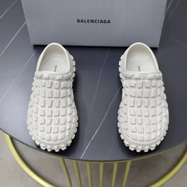 出厂价： 专柜版 Balenciaga Defender 巴黎世家 原装级 Balenciaga 巴黎世家 Defender时尚凉拖 轮胎拖鞋 货号：73525 - 点击图像关闭